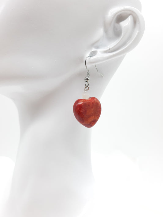 Ohrringe in Herzform, Karminrot