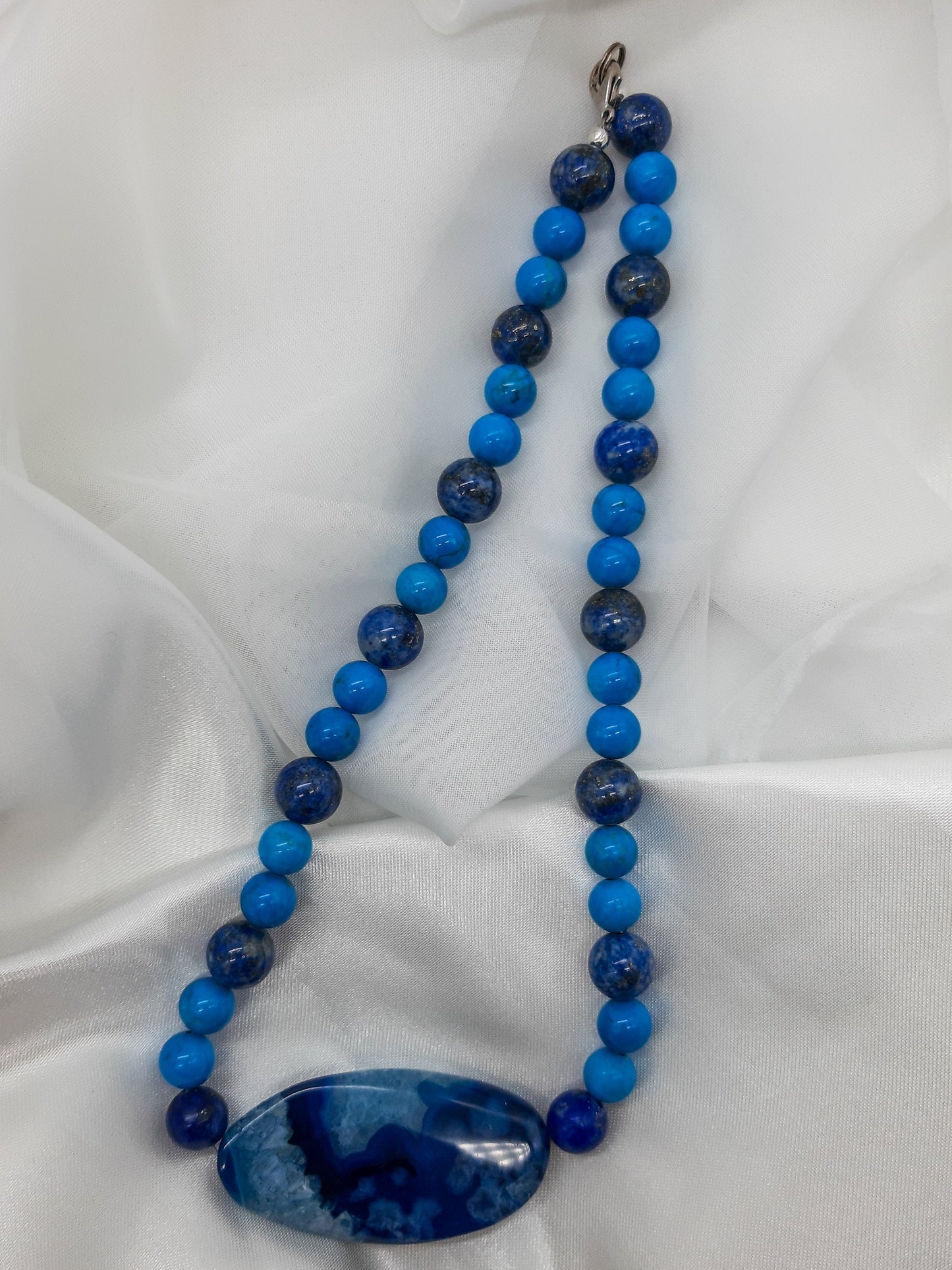Halskette blau mit Edelsteinen