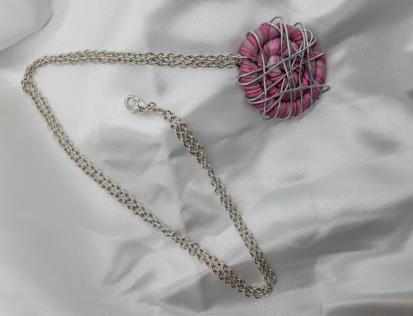 Halskette mit rosa Anhänger