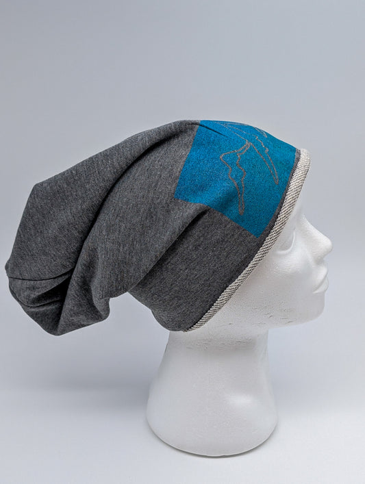 Stylische Beanie mit Bergmotiv