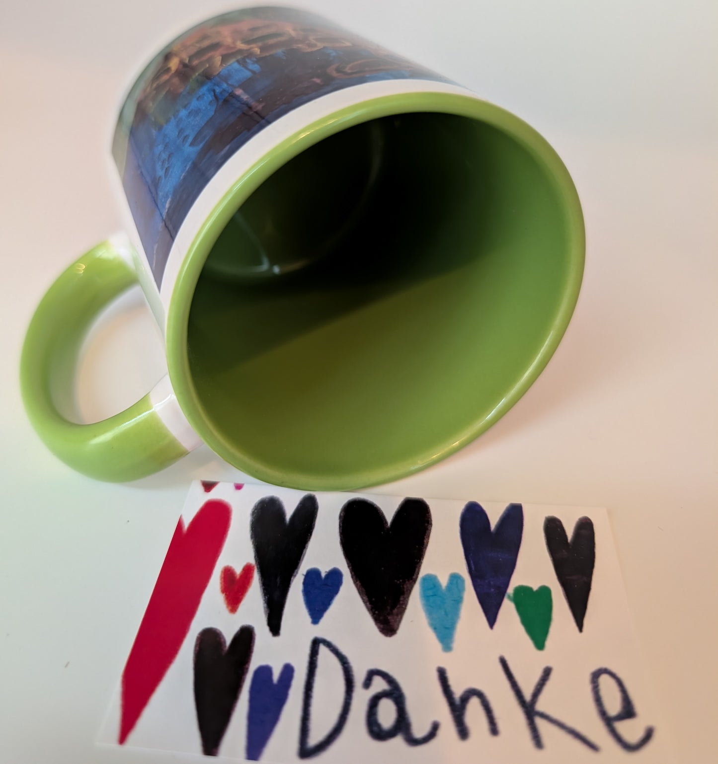 Kaffeetasse auf Keramik