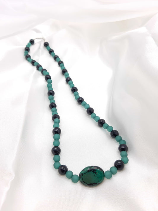 Halskette grün-schwarz mit Anhänger